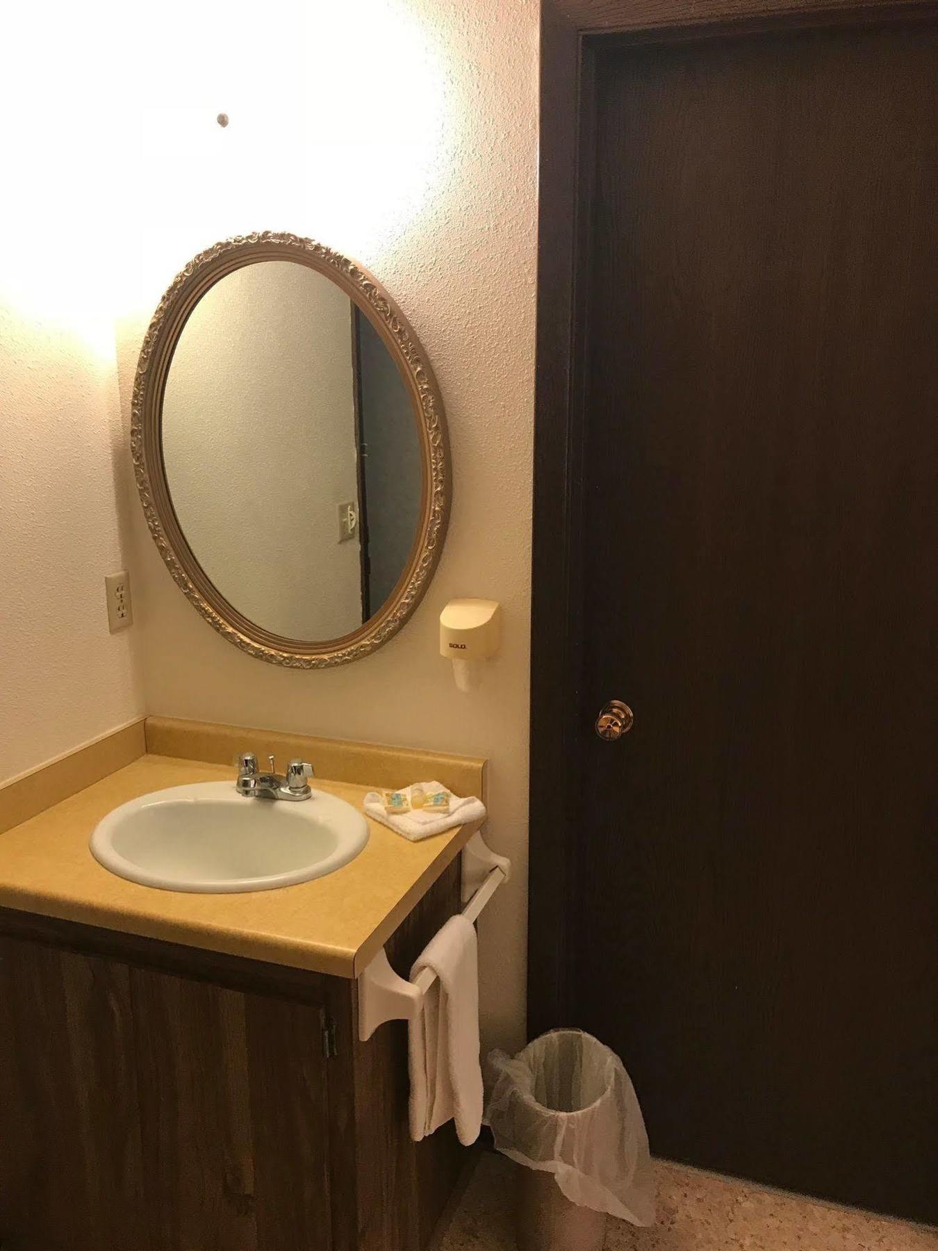 Mcgovern'S Motel And Suites Sun Prairie Εξωτερικό φωτογραφία